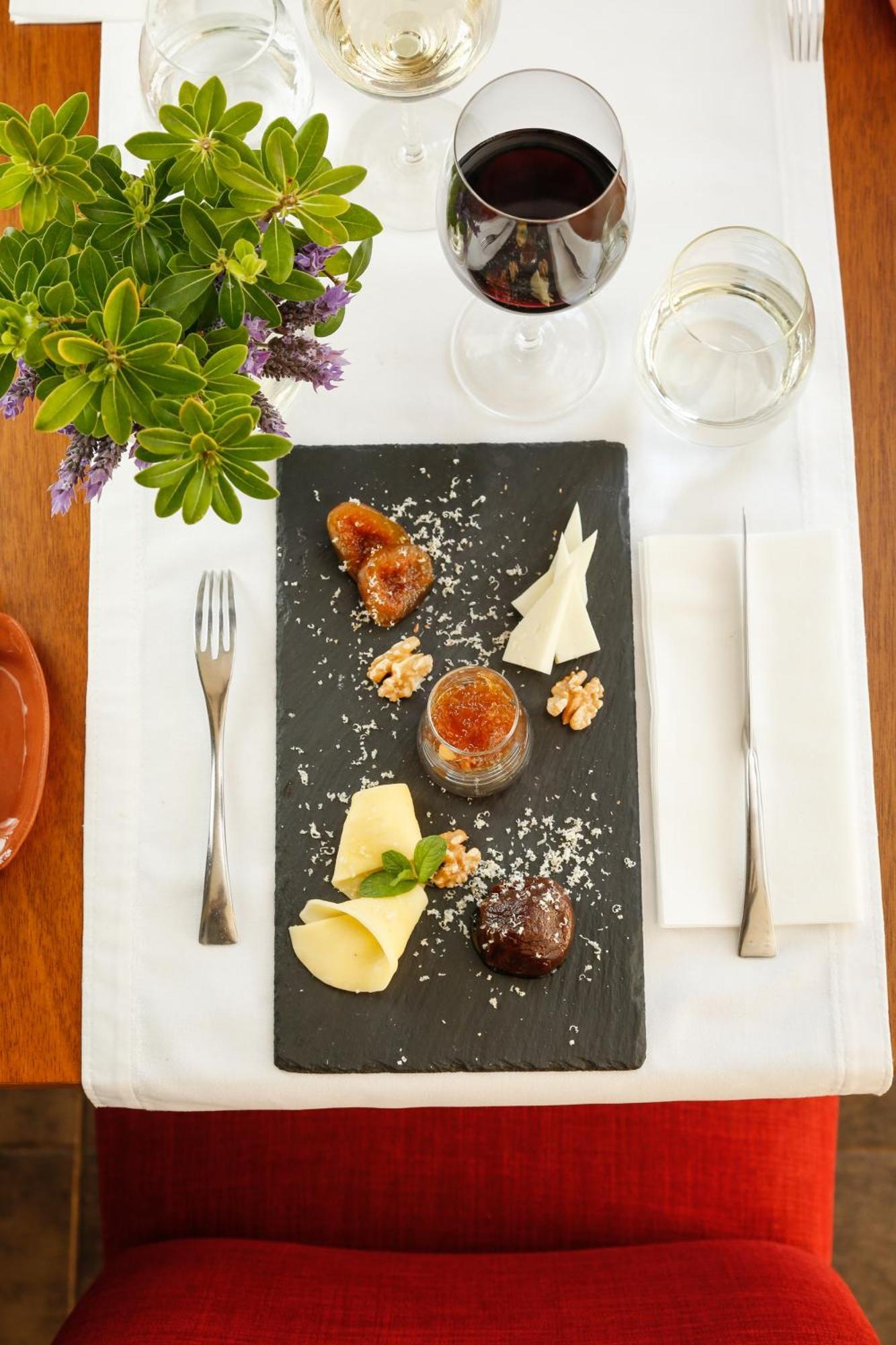 Готель Grace Кафаяте Екстер'єр фото A cheese platter
